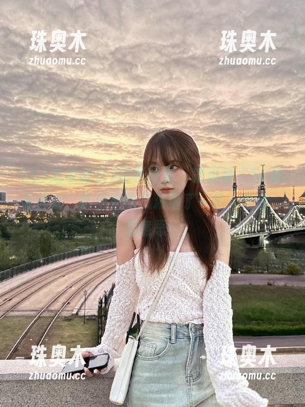 打开首页，发现被“51吃瓜群众”扔出来的瓜籽砸了一脸，哈哈，有意思！