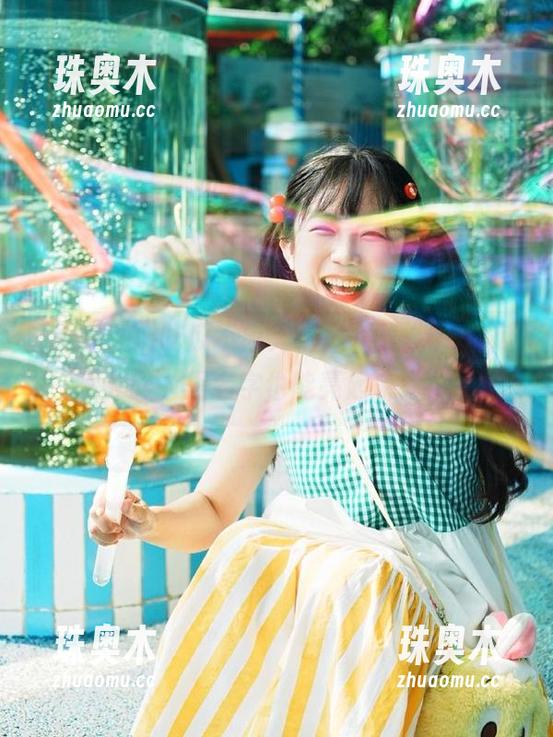 吃瓜不再无聊，下载“66吃瓜”，黑名字也能亮起来！