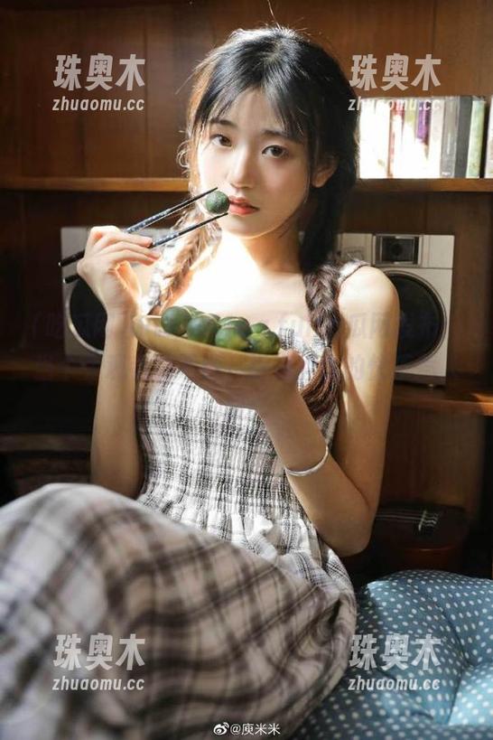 www.51cg.fun吃瓜网发布：当个旁观者真不错，指指点点的快乐惹人醉！