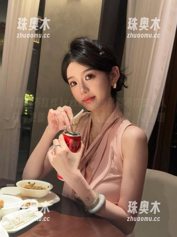 zztt15.su黑料不打烊，入口一更新，九宫格的瓜接踵而至，让你眼花缭乱！