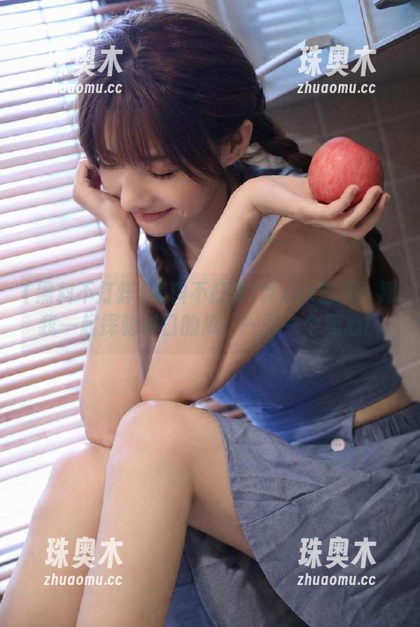黑料不打烊tttzzz官网：跟我一起探秘村口的瓜，一口一个黑心！