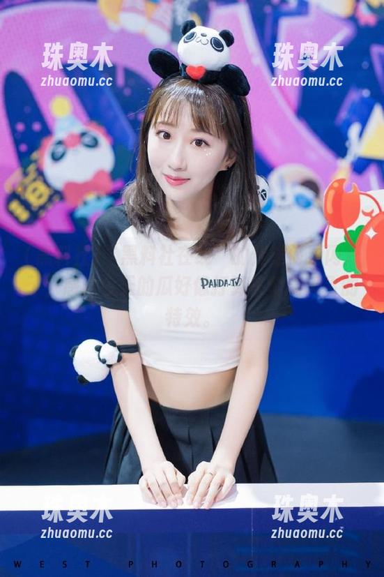 “黑料社在线”的传送门要闪开了，感觉今天的瓜好像打算来个满天飞的特效。