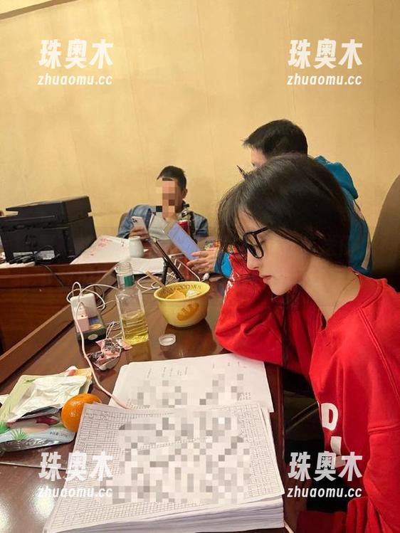 拉朋友一起走！黑料社传送门，下载瓜田趣事，友谊的小船说翻就翻！