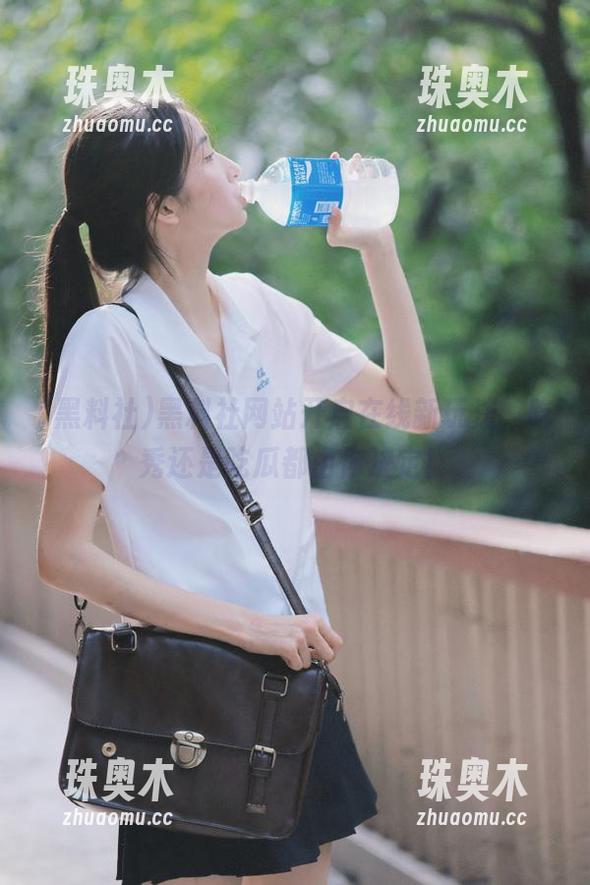 黑料社网站开启在线新玩法，吃秀还是吃瓜都由你决定！